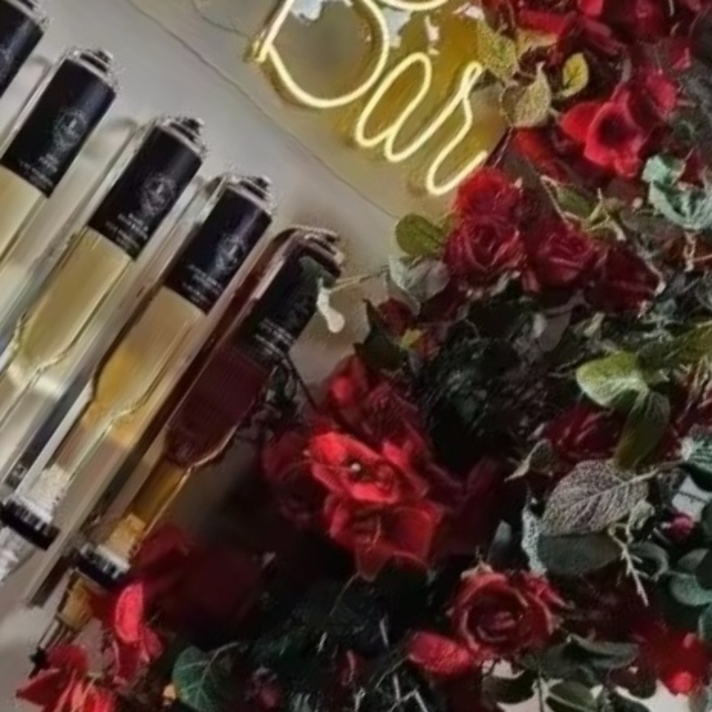 حامل زجاجات عطر زجاجية للتعليق - مراجعة Perfume Fragrance Bar وسعره